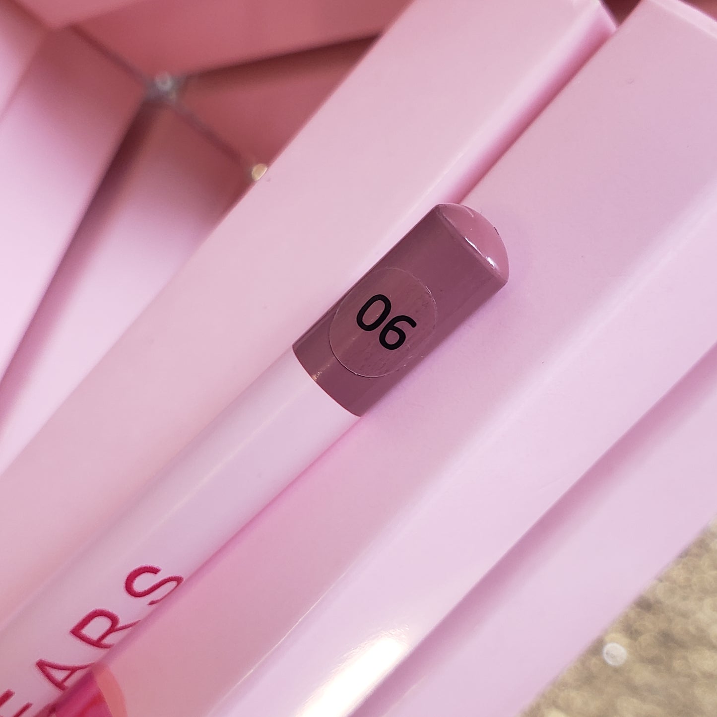 Kattpears Luxurious Soft & Smooth vivid Lip Pencil collection color #06