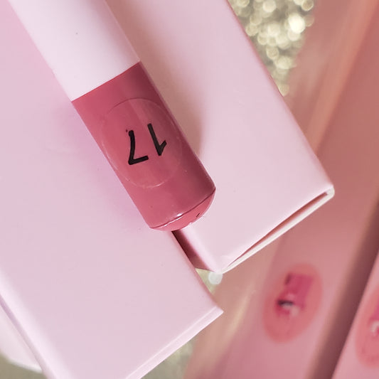 Luxurious Soft & Smooth vivid Lip Pencil collection color #17